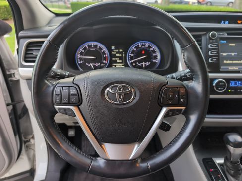 Used 2018 Toyota Highlander XLE AWD/4WD image 18