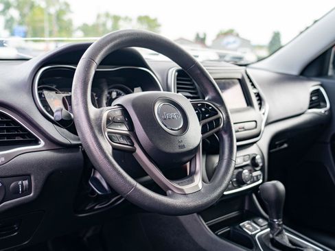 Used 2019 Jeep Cherokee Latitude w/ Popular Appearance Group FWD image 15