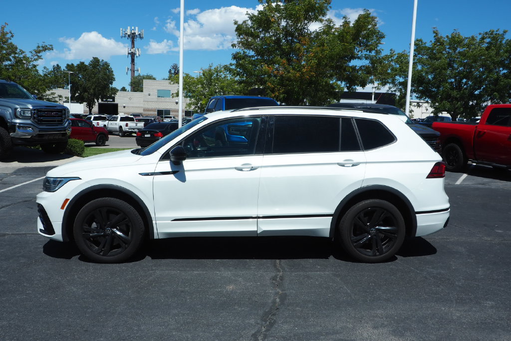 Used 2024 Volkswagen Tiguan SE R-Line AWD/4WD image 8