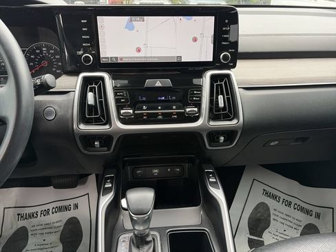 Used 2023 Kia Sorento EX w/ Panoramic Sunroof Package FWD image 16