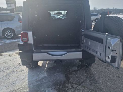 Used 2018 Jeep Wrangler Unlimited Sahara image 5