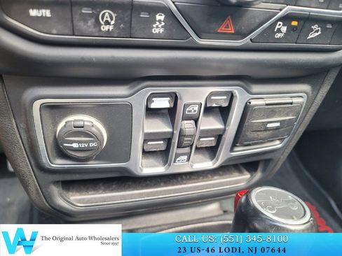 Used 2018 Jeep Wrangler Unlimited Sahara AWD/4WD image 22