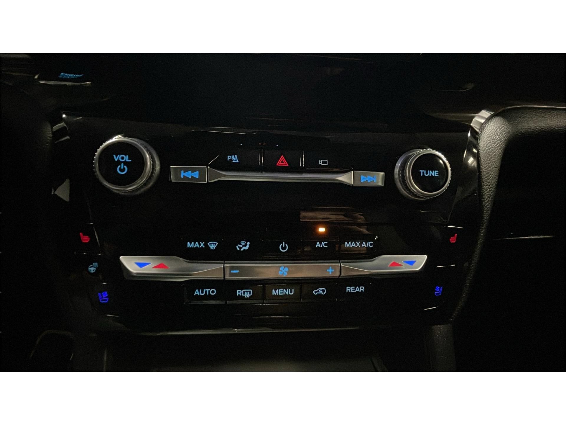 Used 2023 Ford Explorer Limited AWD/4WD image 10