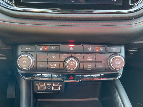 Used 2024 Dodge Durango GT image 35