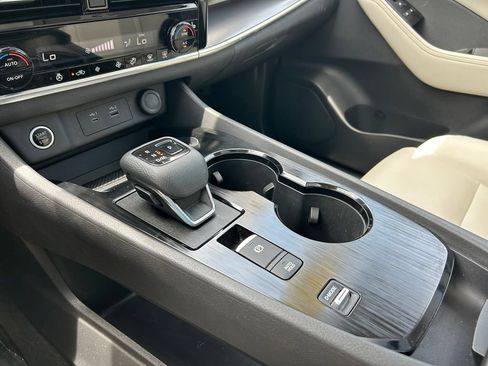 Certified 2021 Nissan Rogue SV w/ Premium Package FWD image 36