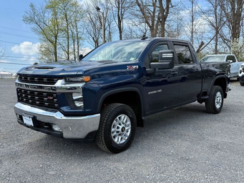 Used 2022 Chevrolet Silverado 2500 LT w/ Convenience Package AWD/4WD image 3