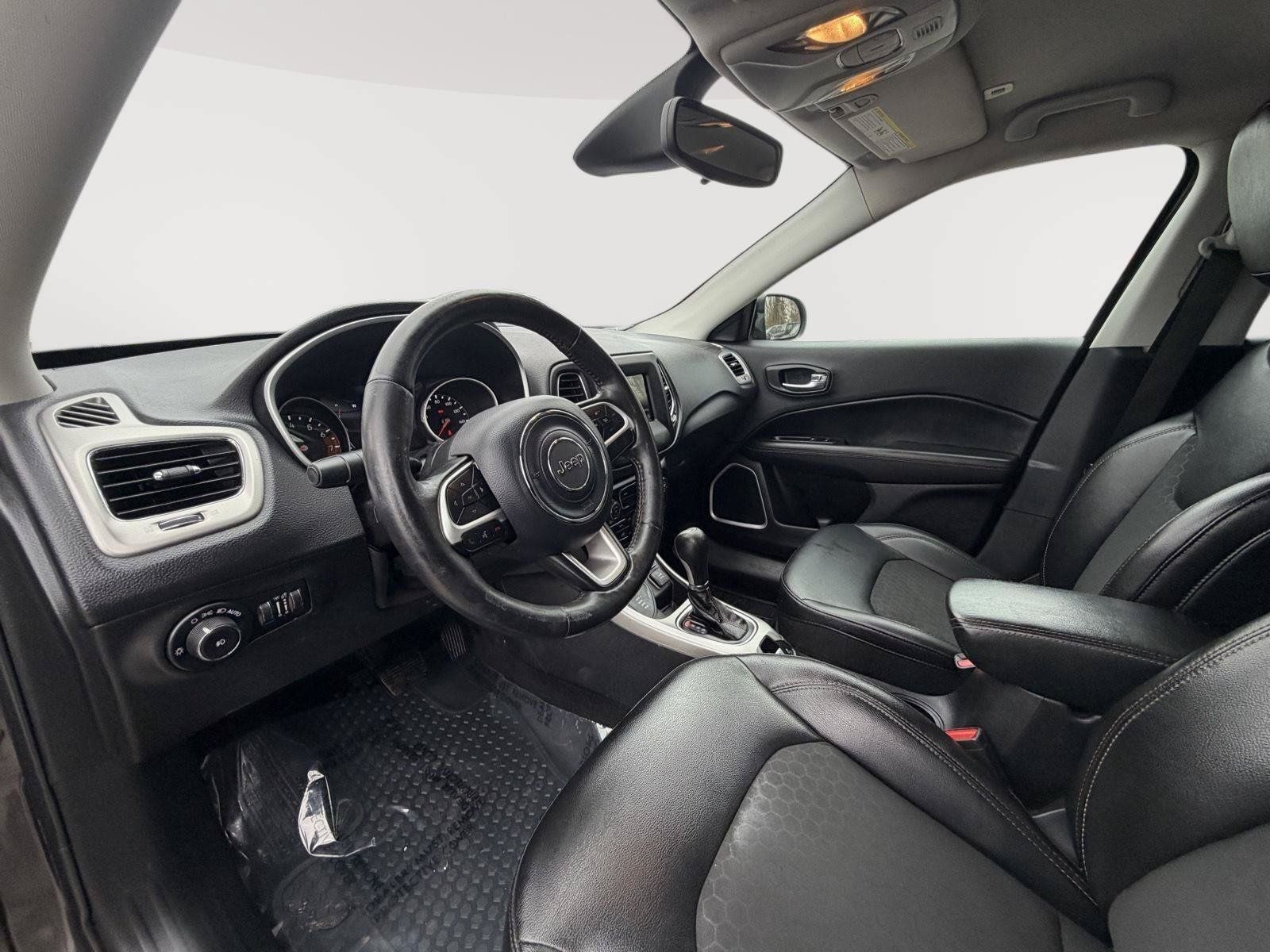 Used 2019 Jeep Compass Latitude w/ Cold Weather Group AWD/4WD image 10