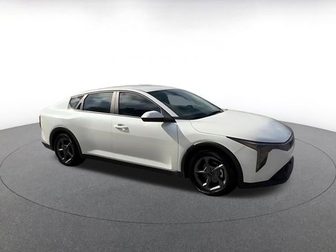 Used 2025 Kia K4 FWD image 2