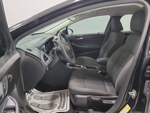 Used 2017 Chevrolet Cruze LT FWD image 2
