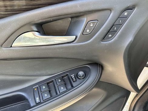 Used 2018 Buick Envision Essence image 25
