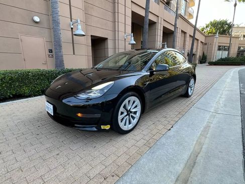 Used 2021 Tesla Model 3 Standard Range Plus image 4