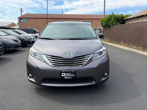Used 2013 Toyota Sienna XLE FWD image 2