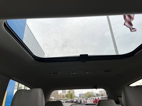 Used 2017 Chevrolet Traverse LT image 21