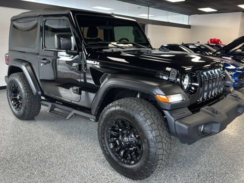 Used 2019 Jeep Wrangler Sport AWD/4WD image 7