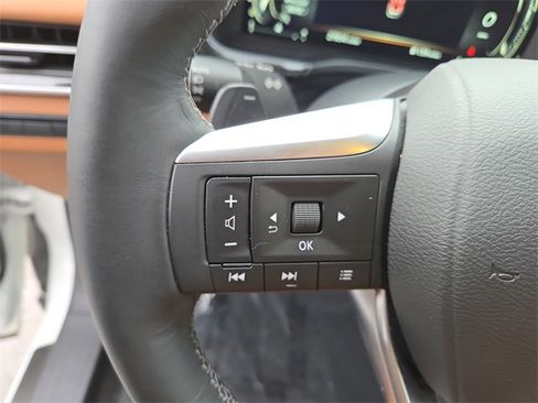 Used 2025 INFINITI QX60 Sensory image 9