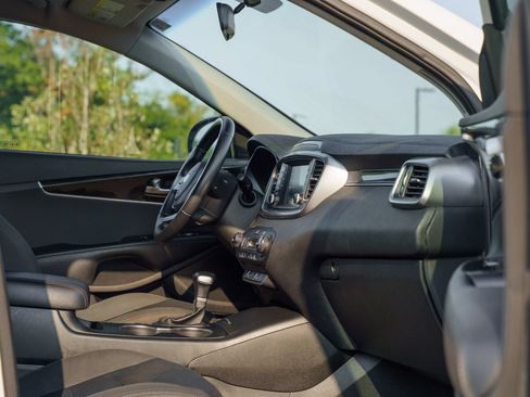 Used 2020 Kia Sorento S FWD image 13