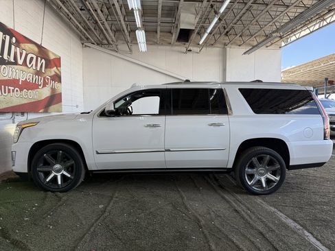 Used 2016 Cadillac Escalade ESV Premium image 12