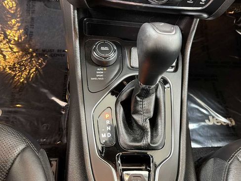 Used 2019 Jeep Cherokee Limited w/ Luxury Group AWD/4WD image 22