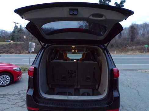 Used 2015 Kia Sedona LX image 33