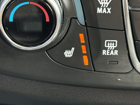 Used 2023 Chevrolet Traverse LT image 35