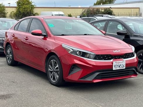 Used 2023 Kia Forte LXS w/ LXS Technology Package FWD image 2