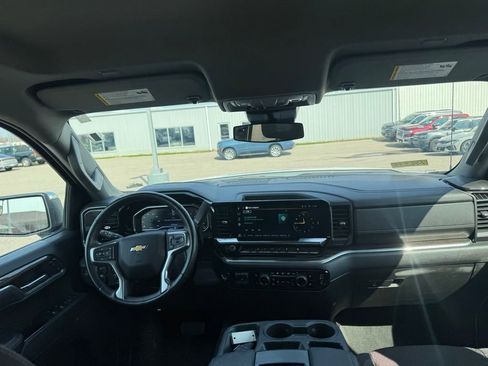 Used 2025 Chevrolet Silverado 1500 LT AWD/4WD image 30