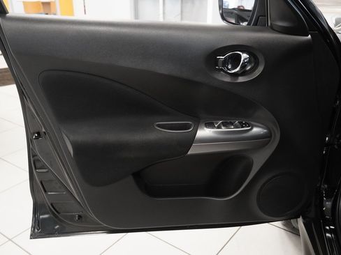 Used 2016 Nissan Juke S image 16