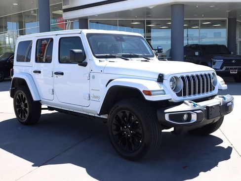 Used 2024 Jeep Wrangler Unlimited Sahara AWD/4WD image 8