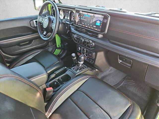 Used 2025 Jeep Wrangler Unlimited Rubicon AWD/4WD image 27