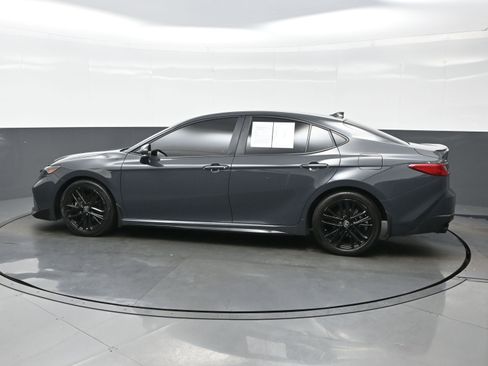 Used 2025 Toyota Camry SE w/ Convenience Package FWD image 3