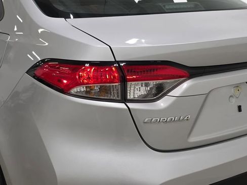Certified 2025 Toyota Corolla LE image 30