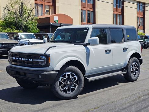 New 2026 Ford Bronco Outer Banks AWD/4WD image 1