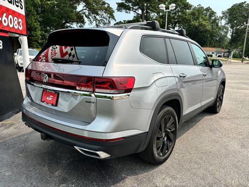 Used 2024 Volkswagen Atlas SE AWD/4WD image 3