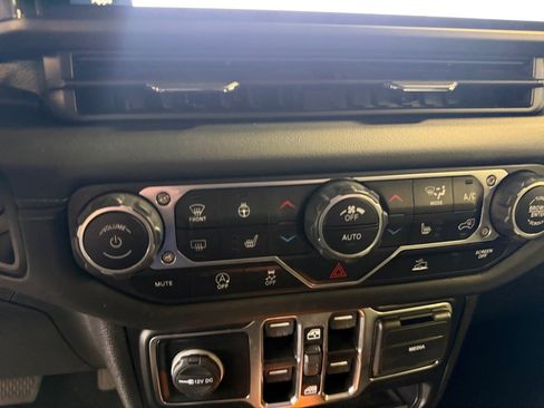 Used 2024 Jeep Wrangler Unlimited Sahara w/ Technology Group AWD/4WD image 22
