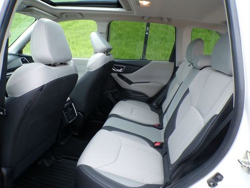 Used 2020 Subaru Forester Premium AWD/4WD image 19
