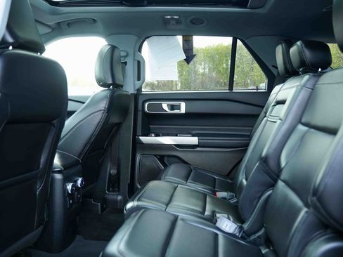 Used 2022 Ford Explorer XLT w/ Equipment Group 202A AWD/4WD image 25