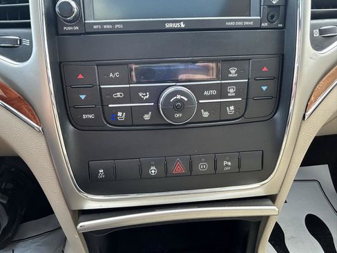 Used 2011 Jeep Grand Cherokee Overland AWD/4WD image 25