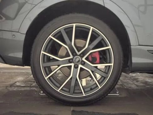 Used 2019 Audi Q8 Prestige image 9