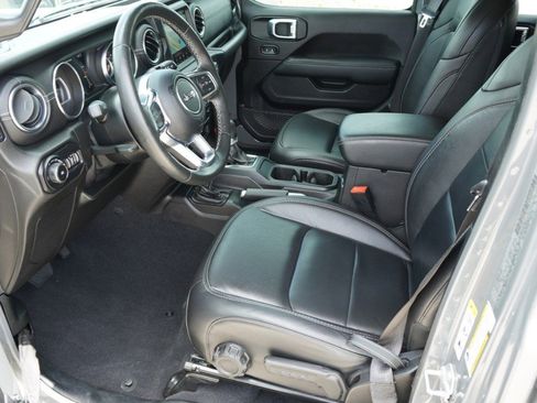 Used 2019 Jeep Wrangler Unlimited Sahara AWD/4WD image 15