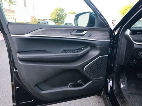 New 2026 Jeep Grand Cherokee L Limited RWD image 13
