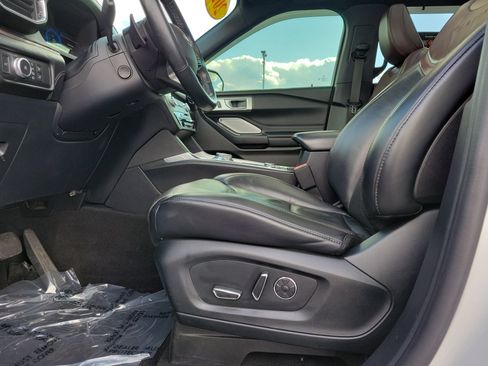 Used 2020 Ford Explorer Platinum w/ Premium Technology Package image 16