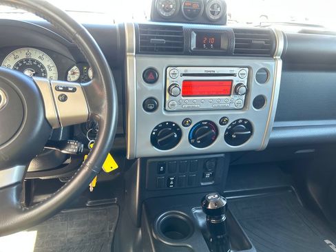 Used 2013 Toyota FJ Cruiser 4WD w/ Trail Teams Special Edition image 19