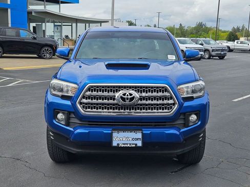 Used 2016 Toyota Tacoma TRD Sport w/ Exterior Package RWD image 9