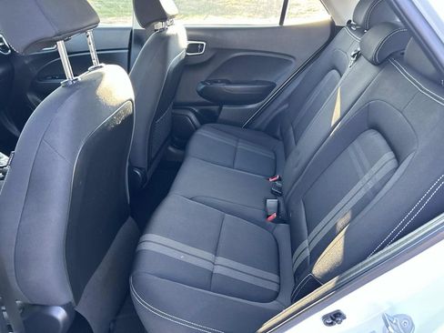 Used 2023 Hyundai Venue SEL image 18