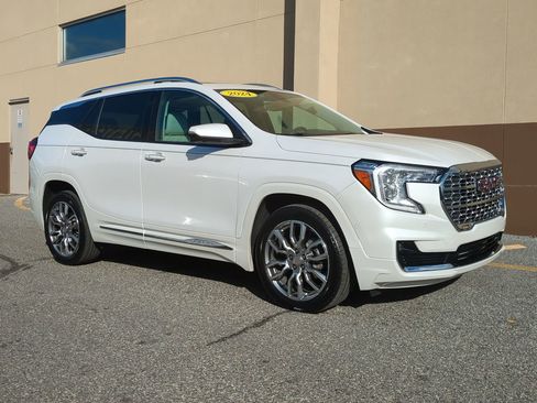 Used 2024 GMC Terrain Denali w/ Denali Premium Package image 2