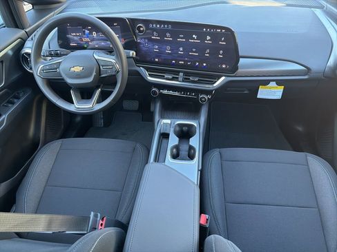 New 2026 Chevrolet Equinox EV LT image 24