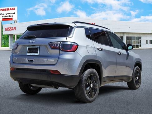 Used 2024 Jeep Compass Latitude image 4