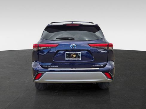 Used 2021 Toyota Highlander Platinum FWD image 5