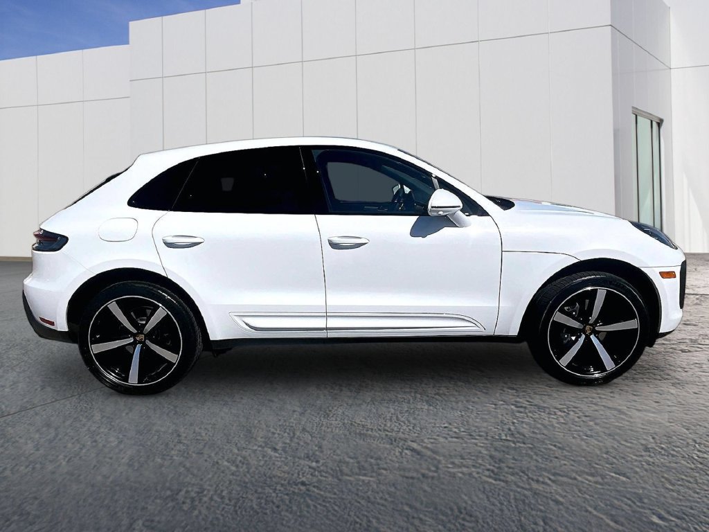 Certified 2026 Porsche Macan AWD/4WD image 8