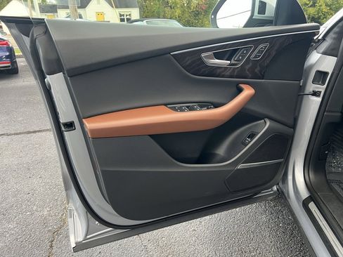 Used 2022 Audi Q8 Premium Plus w/ Premium Plus Package image 11